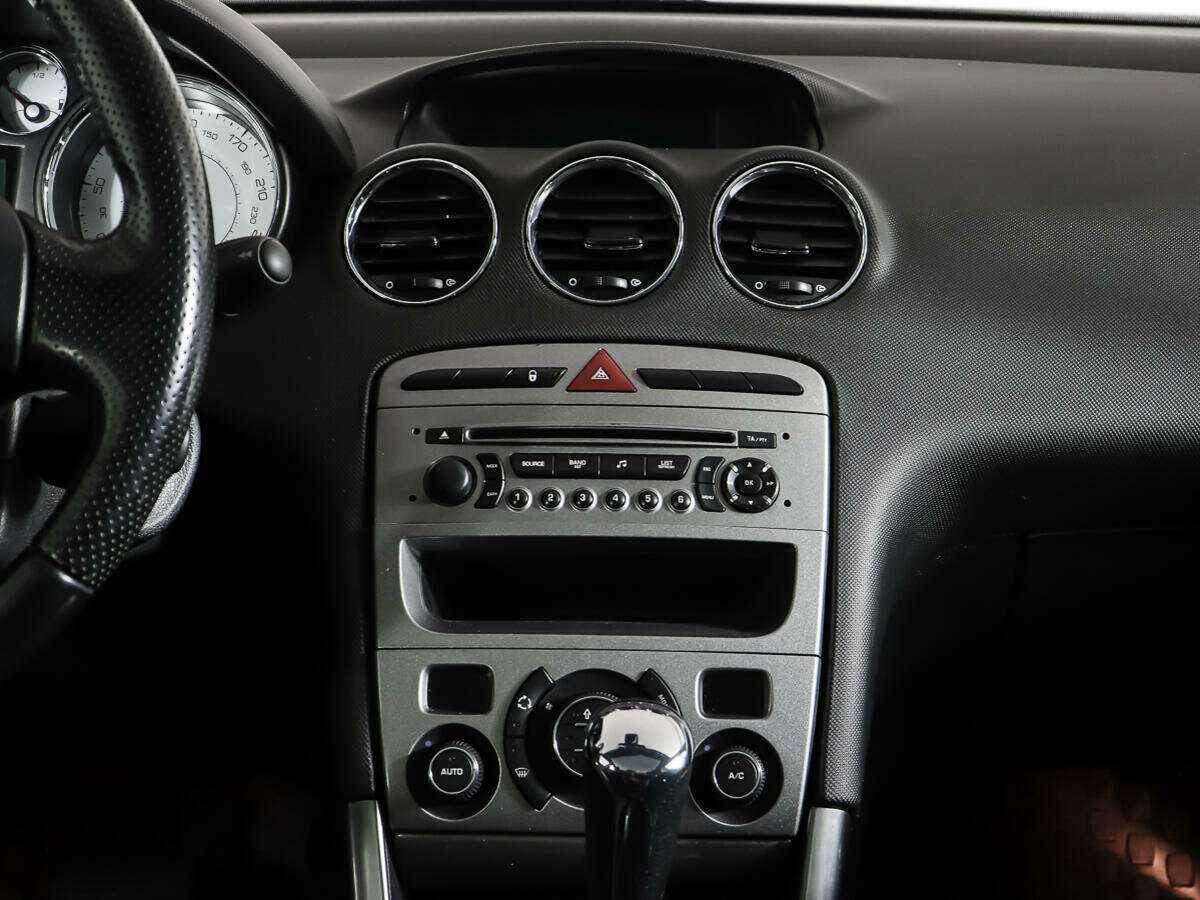 Peugeot 308 с пробегом — 2010 год. Фото: #10