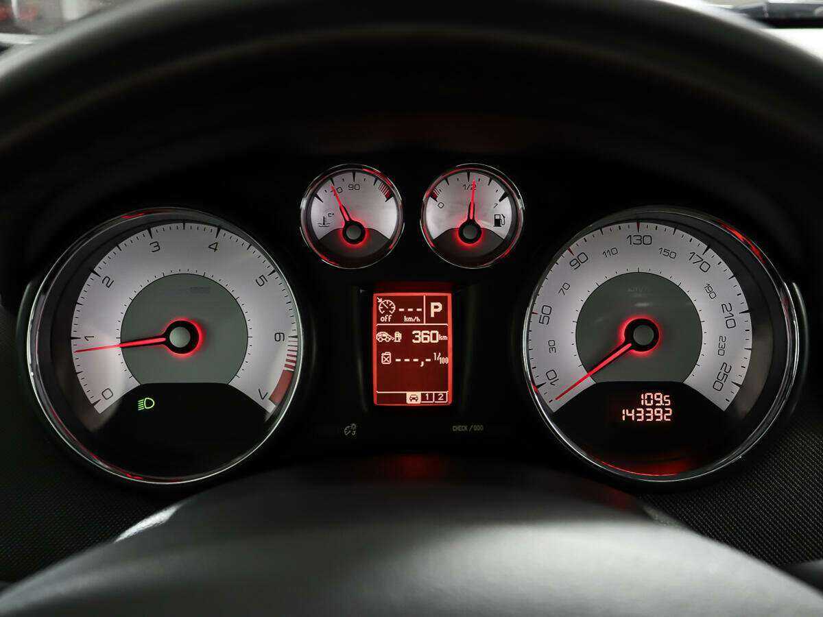 Peugeot 308 с пробегом — 2010 год. Фото: #12