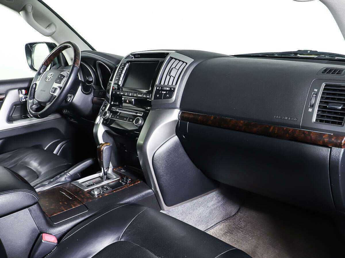 Toyota Land Cruiser с пробегом — 2012 год. Фото: #7