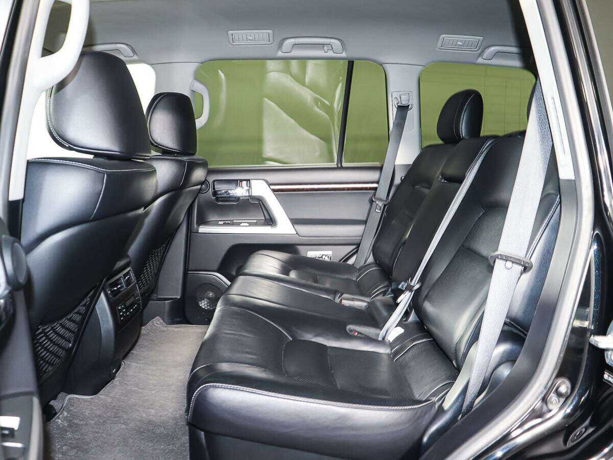 Toyota Land Cruiser с пробегом — 2012 год. Фото: #8