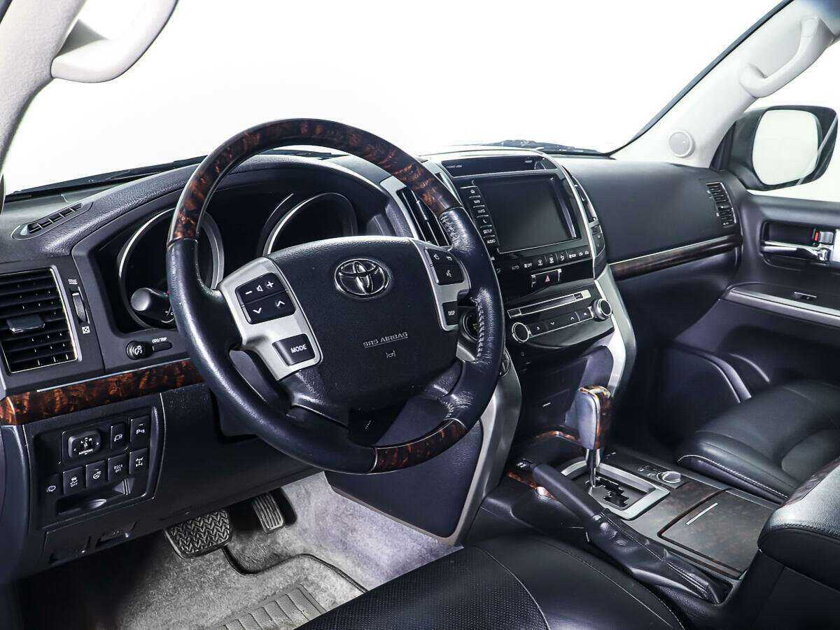 Toyota Land Cruiser с пробегом — 2012 год. Фото: #12
