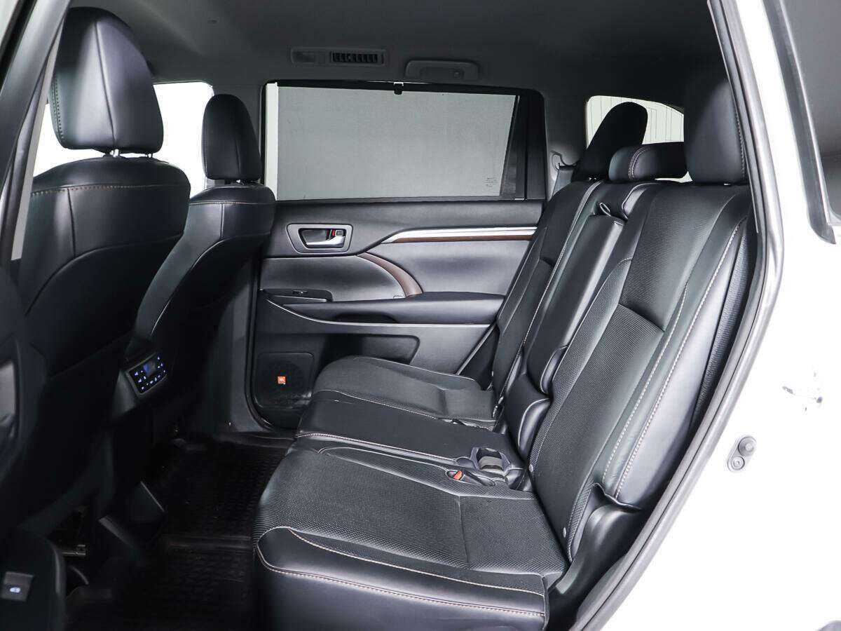 Toyota Highlander с пробегом — 2015 год. Фото: #9