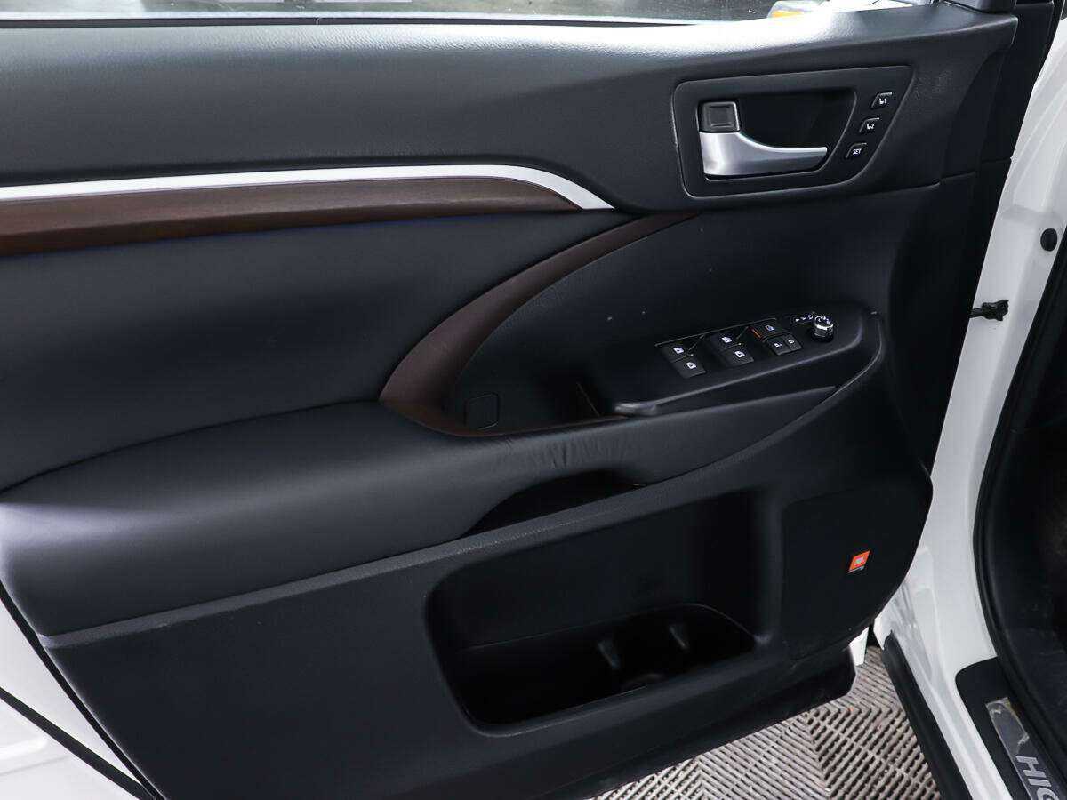 Toyota Highlander с пробегом — 2015 год. Фото: #18