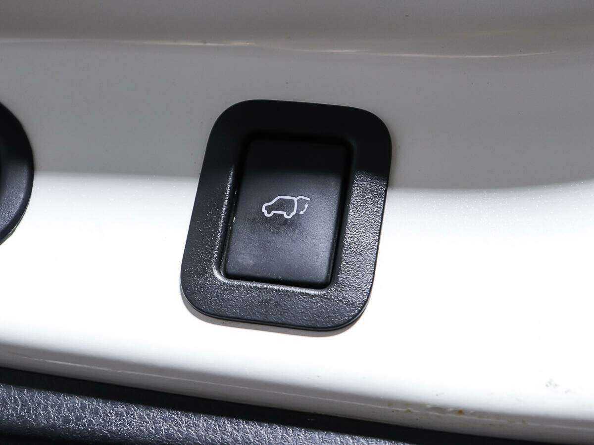 Toyota Highlander с пробегом — 2015 год. Фото: #25