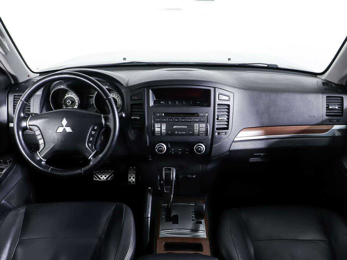 Mitsubishi Pajero с пробегом — 2008 год. Фото: #9