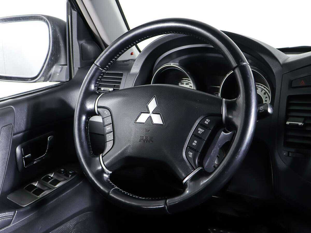 Mitsubishi Pajero с пробегом — 2008 год. Фото: #13