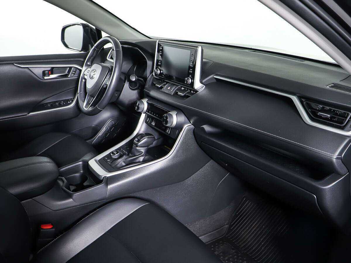 Toyota RAV4 с пробегом — 2020 год. Фото: #8