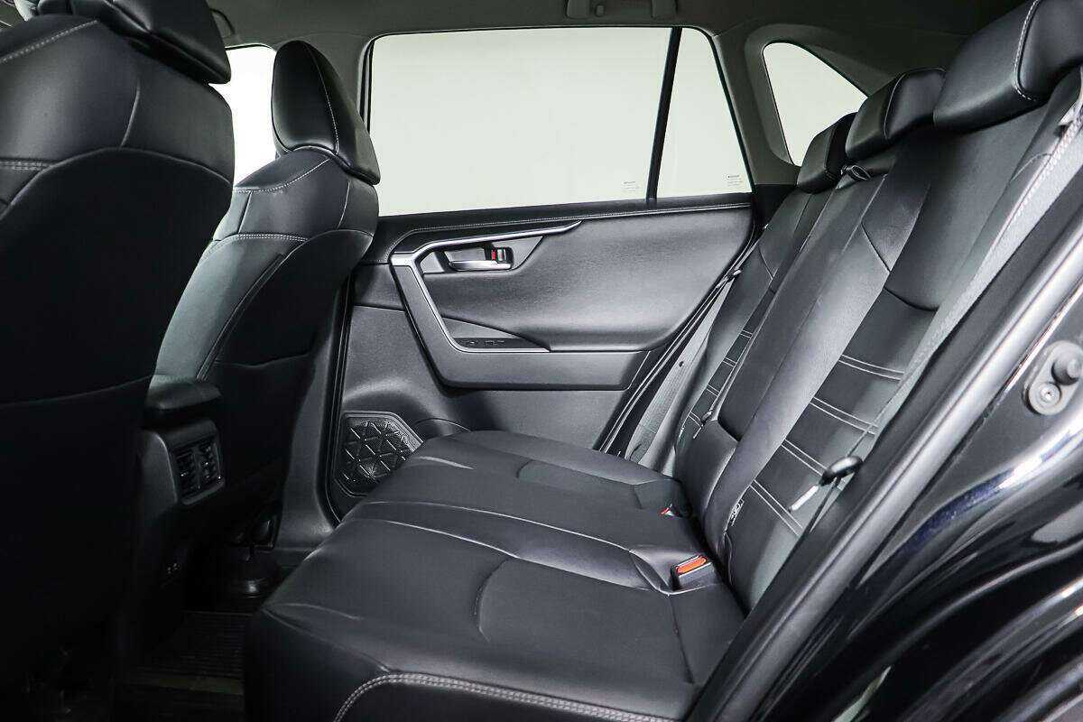 Toyota RAV4 с пробегом — 2020 год. Фото: #9