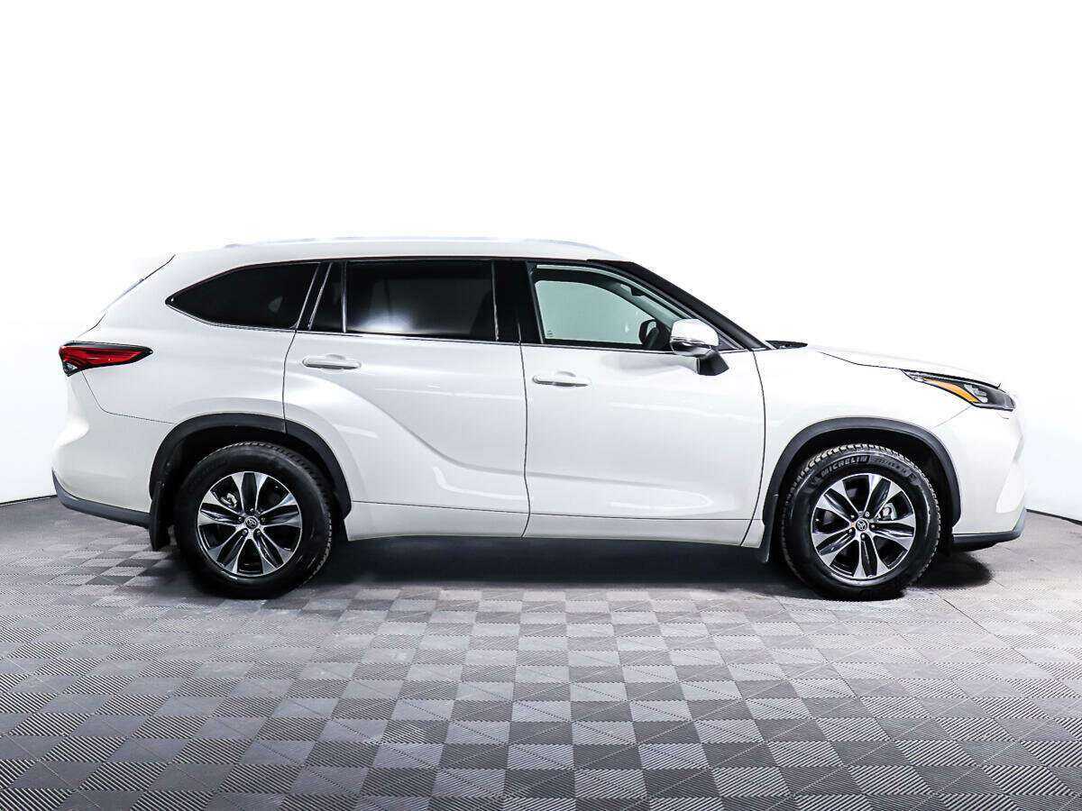 Toyota Highlander с пробегом — 2021 год. Фото: #3