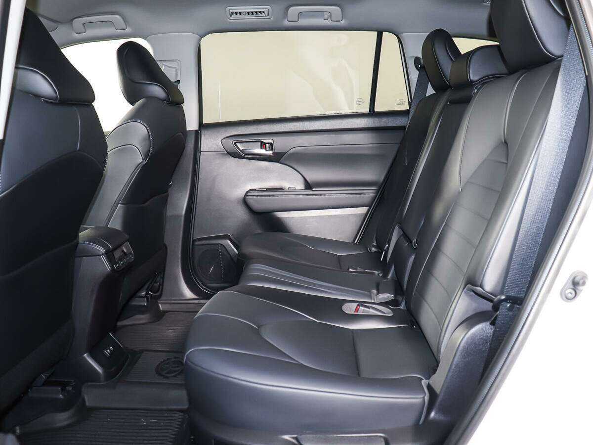Toyota Highlander с пробегом — 2021 год. Фото: #9