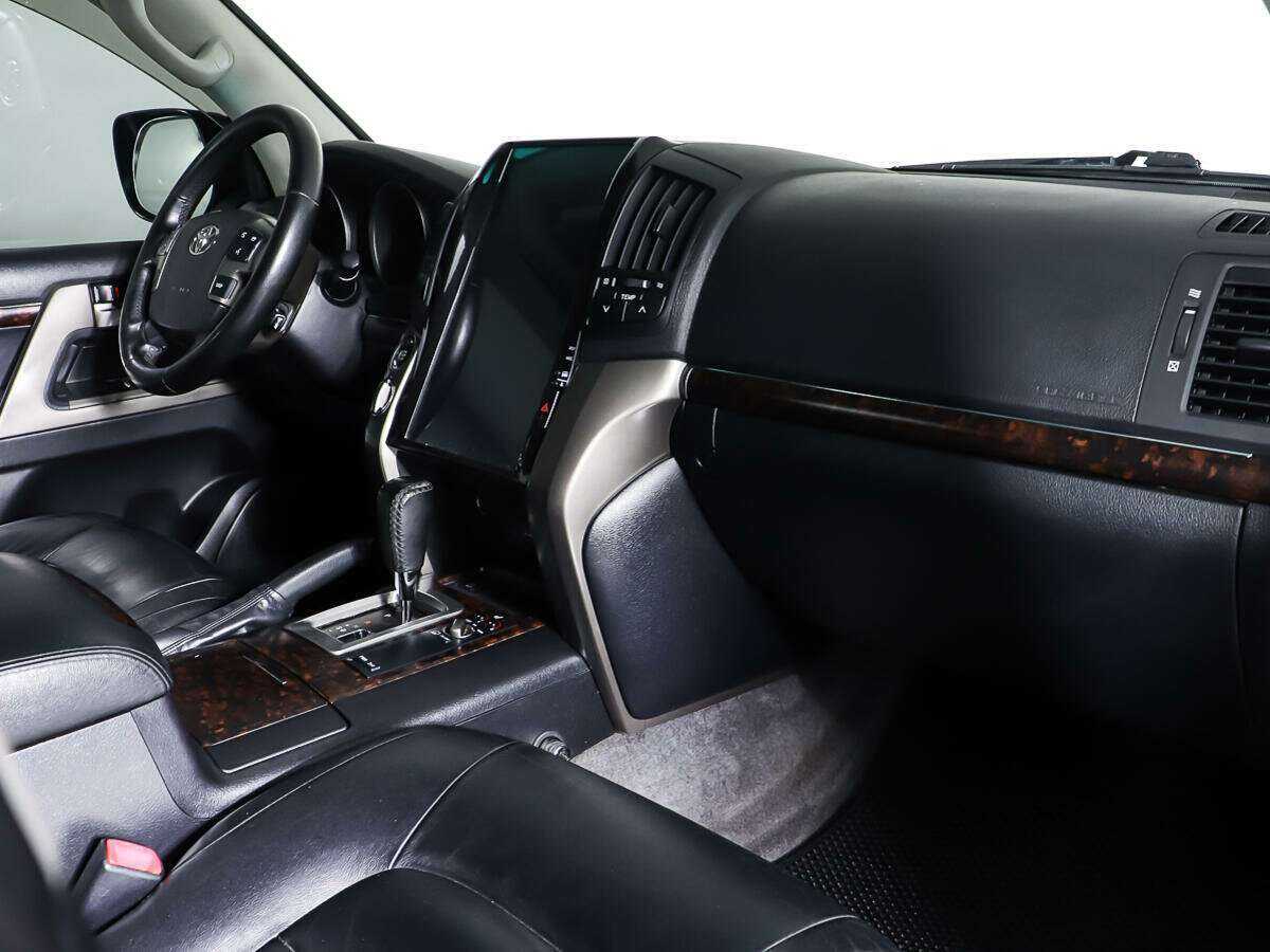 Toyota Land Cruiser с пробегом — 2011 год. Фото: #6