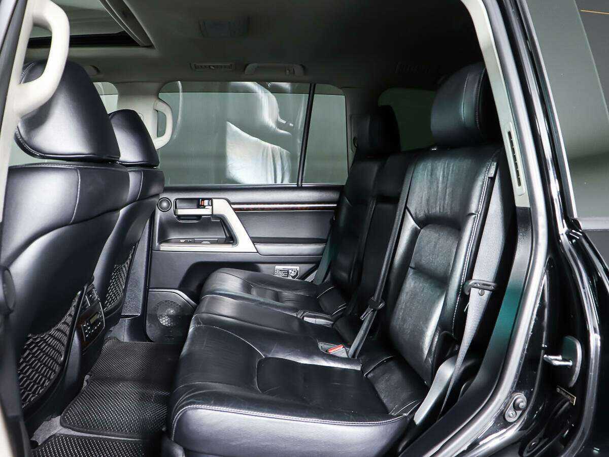 Toyota Land Cruiser с пробегом — 2011 год. Фото: #7