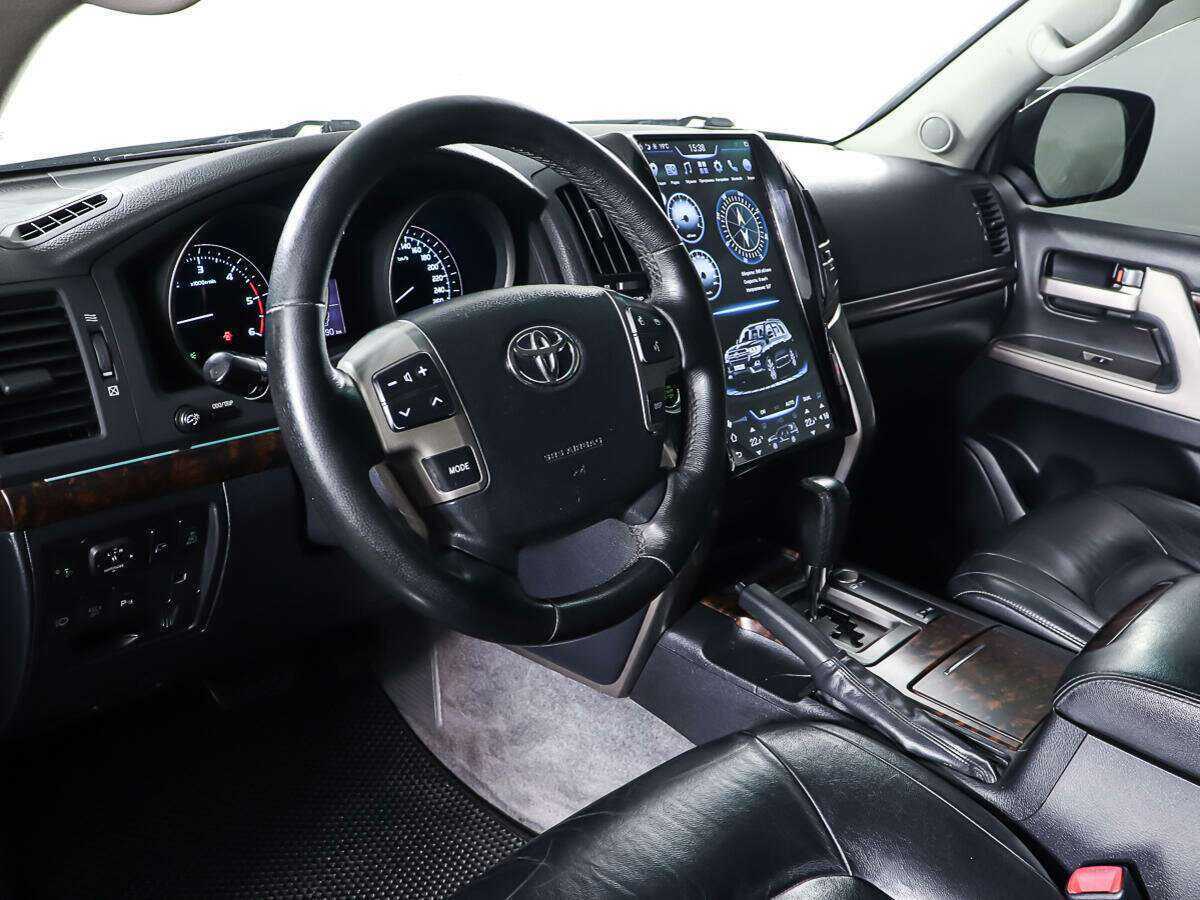Toyota Land Cruiser с пробегом — 2011 год. Фото: #10
