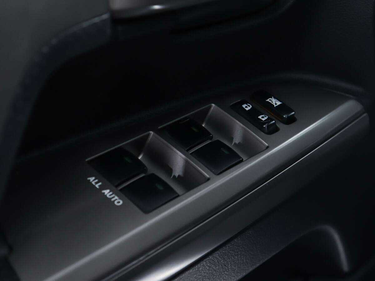 Toyota Land Cruiser с пробегом — 2011 год. Фото: #15