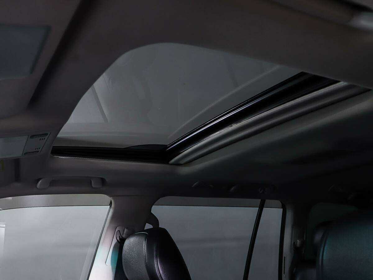 Toyota Land Cruiser с пробегом — 2011 год. Фото: #16