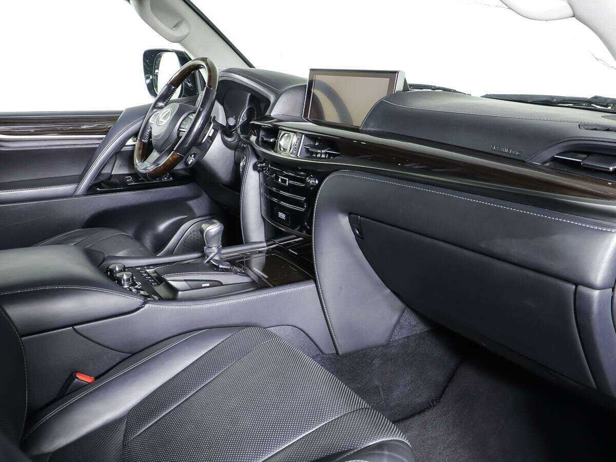 Lexus LX с пробегом — 2015 год. Фото: #8
