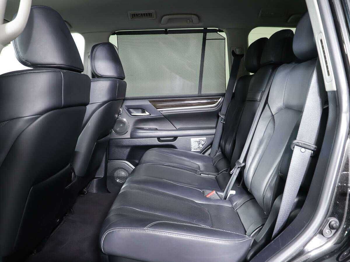 Lexus LX с пробегом — 2015 год. Фото: #9