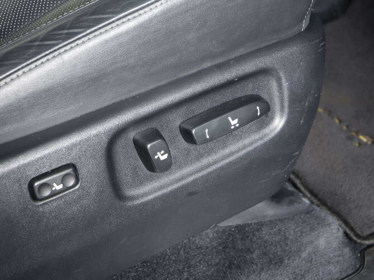 Lexus LX с пробегом — 2015 год. Фото: #15