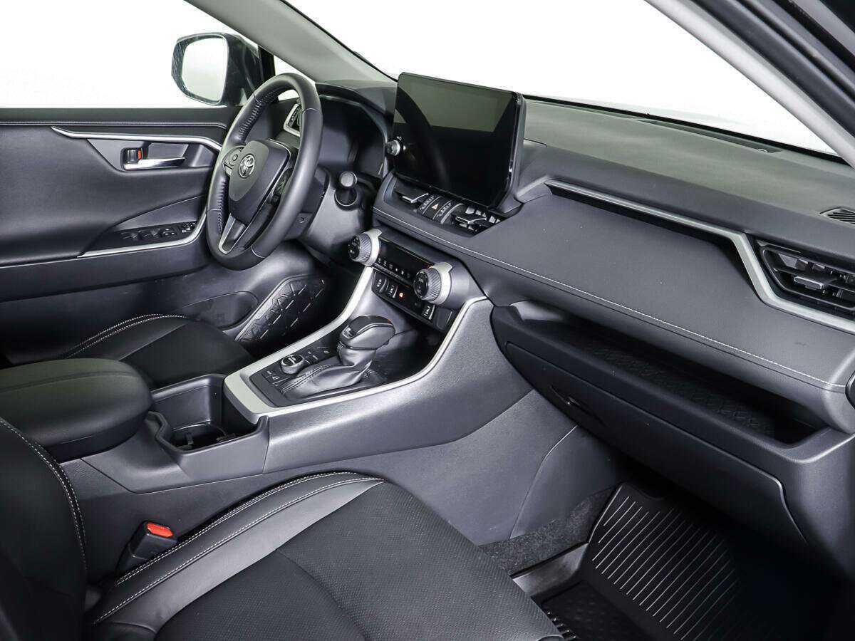 Toyota RAV4 с пробегом — 2022 год. Фото: #8