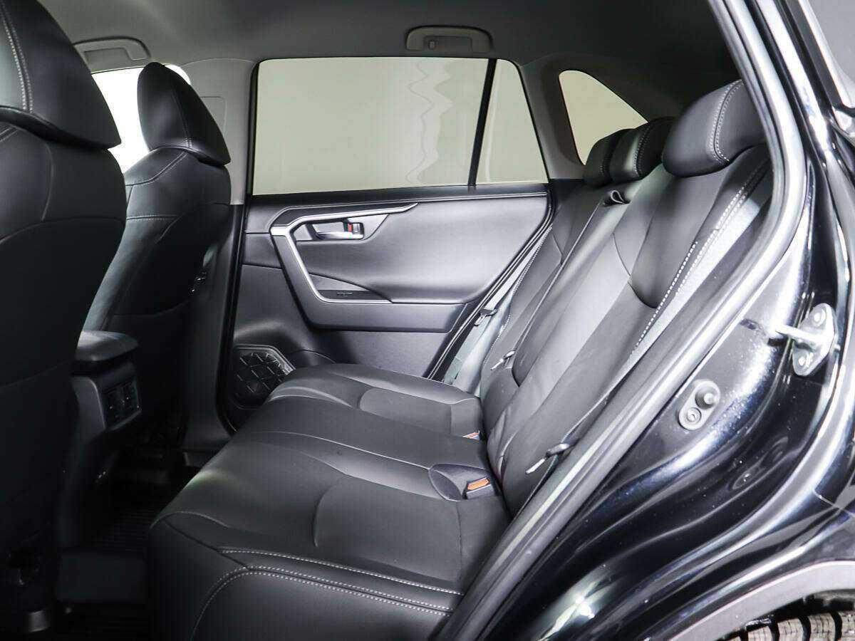 Toyota RAV4 с пробегом — 2022 год. Фото: #9
