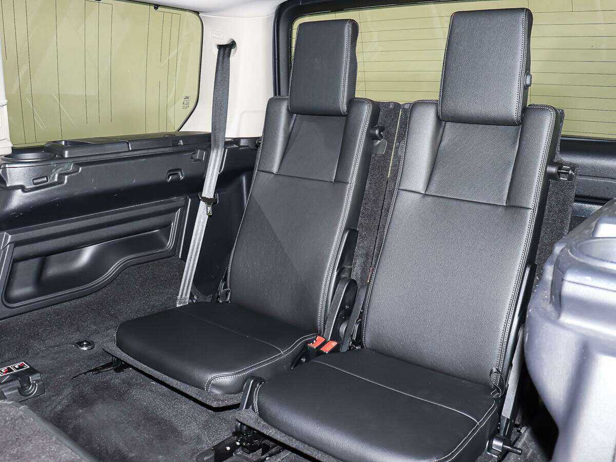 Land Rover Discovery с пробегом — 2010 год. Фото: #10