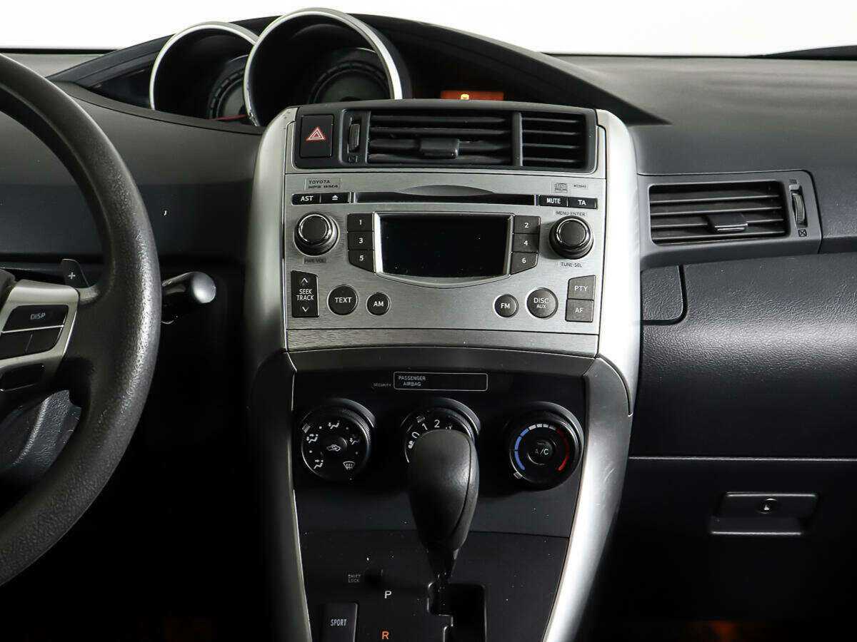 Toyota Verso с пробегом — 2011 год. Фото: #11