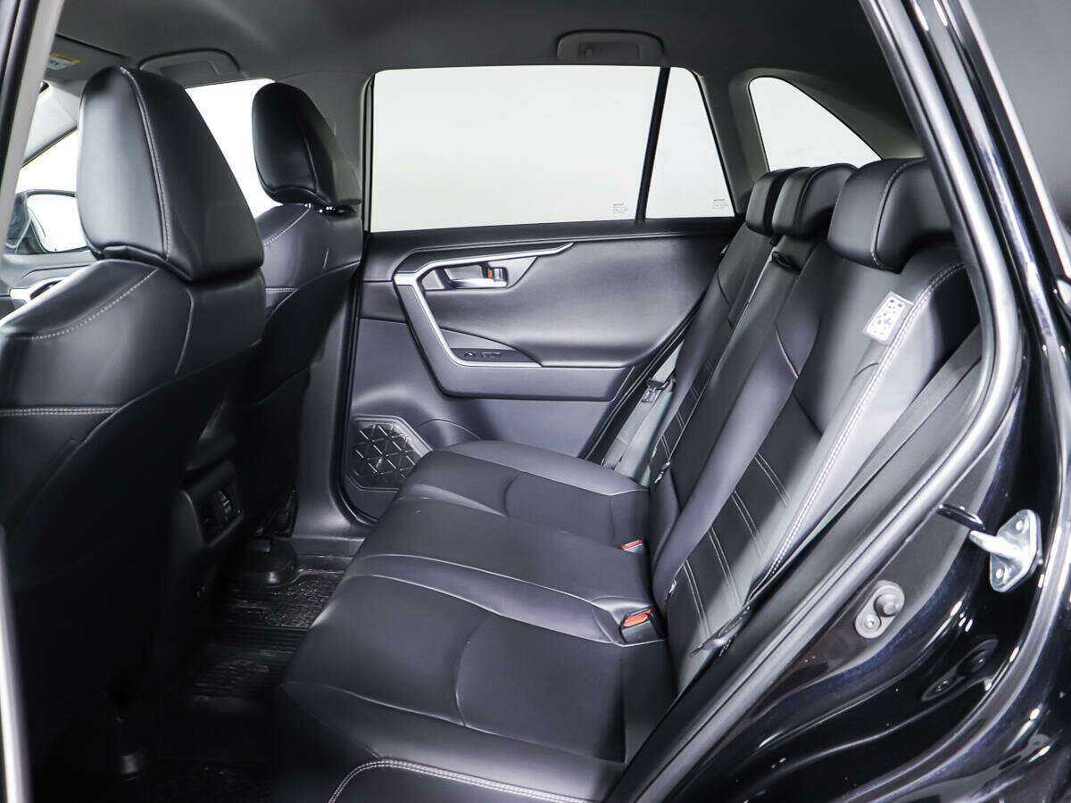 Toyota RAV4 с пробегом — 2019 год. Фото: #9