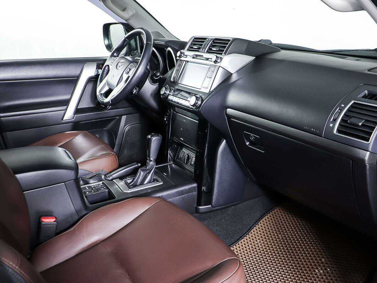 Toyota Land Cruiser Prado с пробегом — 2016 год. Фото: #10