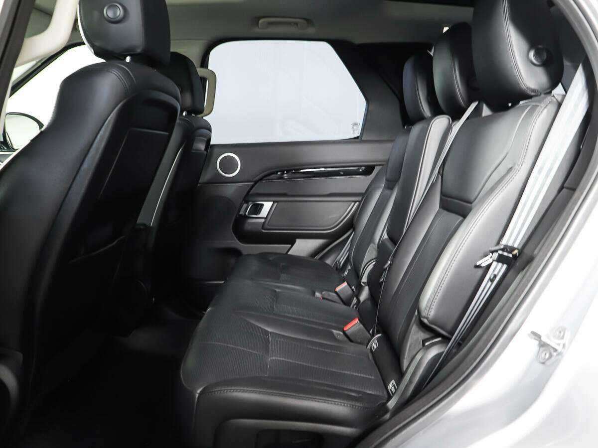 Land Rover Discovery с пробегом — 2018 год. Фото: #9