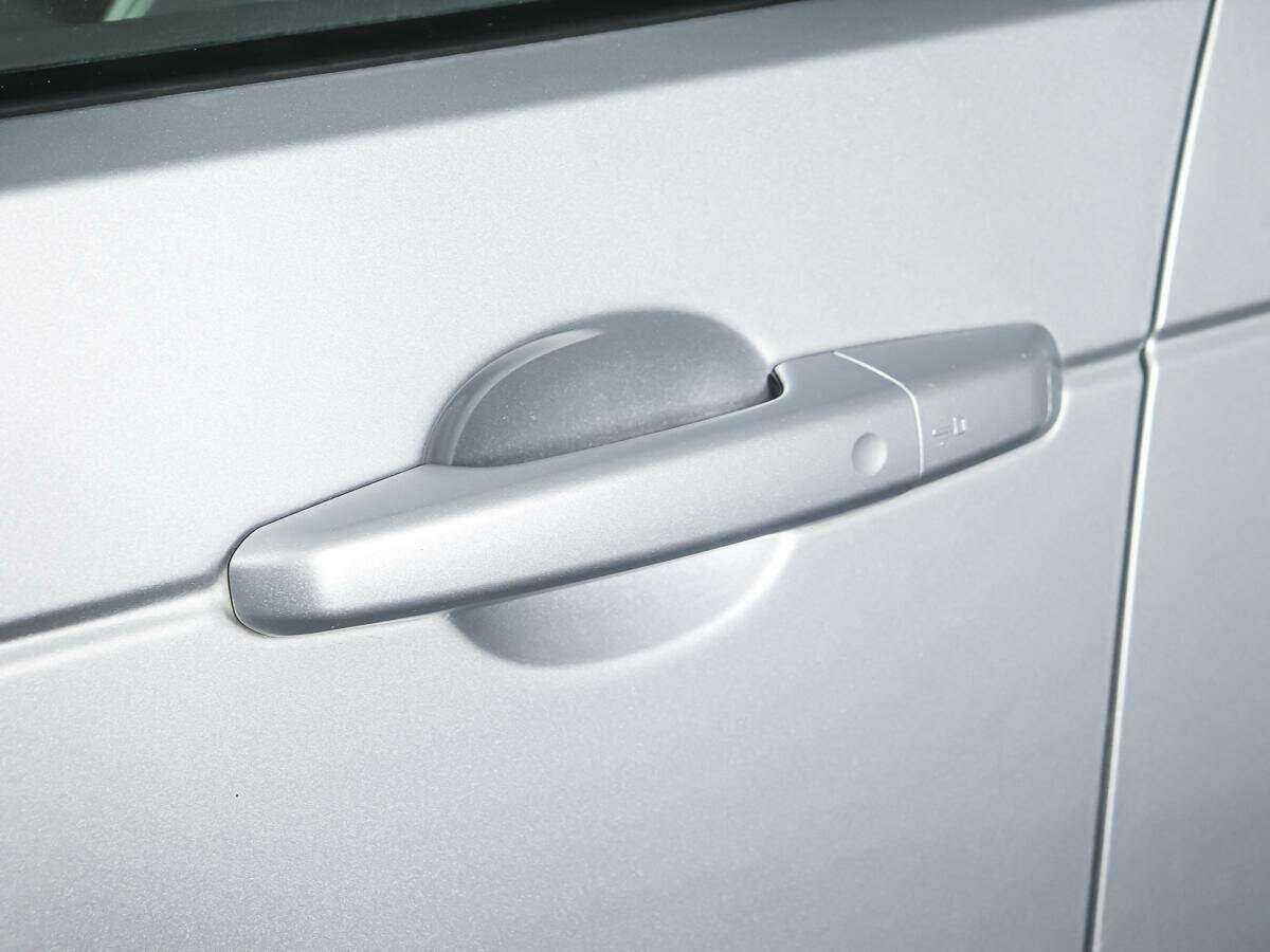 Land Rover Discovery с пробегом — 2018 год. Фото: #16