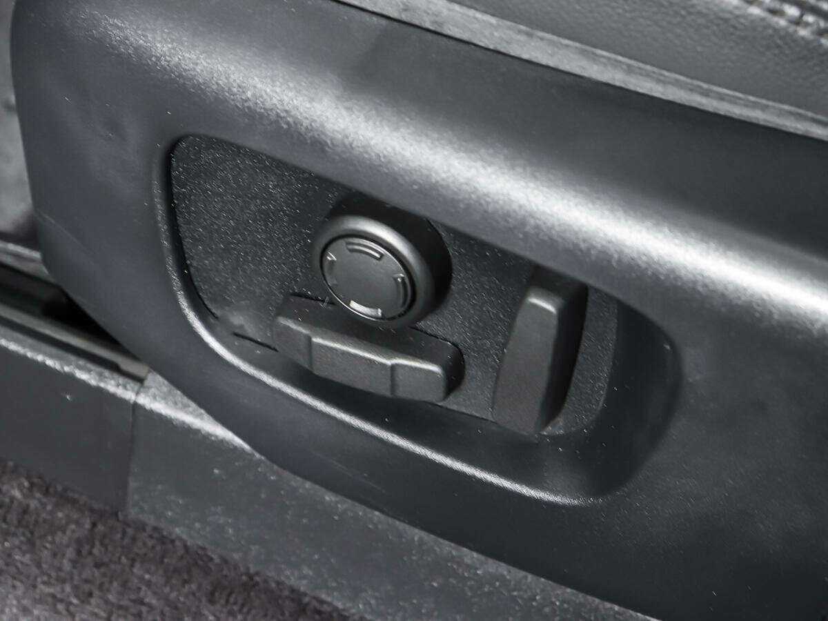 Land Rover Discovery с пробегом — 2018 год. Фото: #17