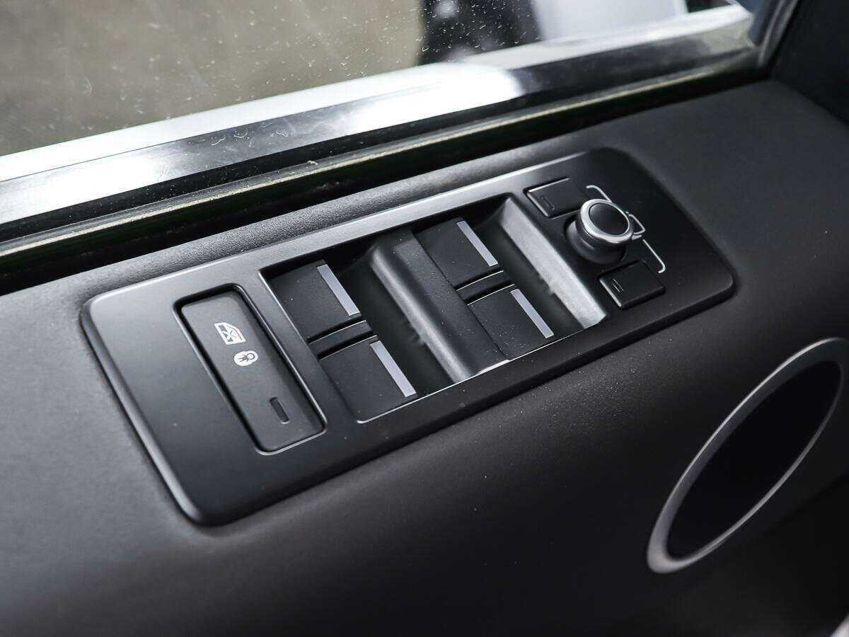 Land Rover Discovery с пробегом — 2018 год. Фото: #18