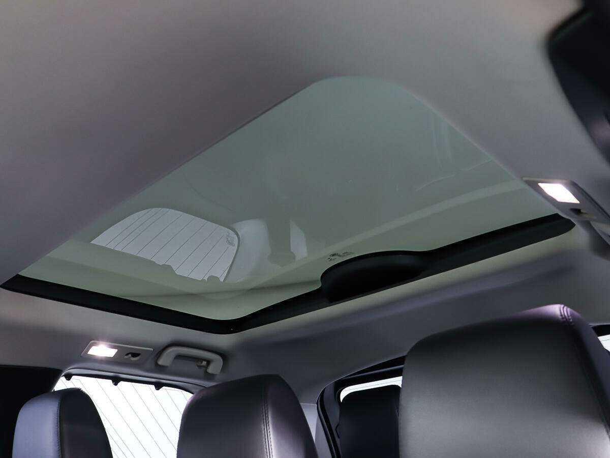 Land Rover Discovery с пробегом — 2018 год. Фото: #24