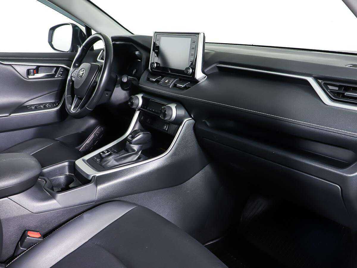 Toyota RAV4 с пробегом — 2021 год. Фото: #8