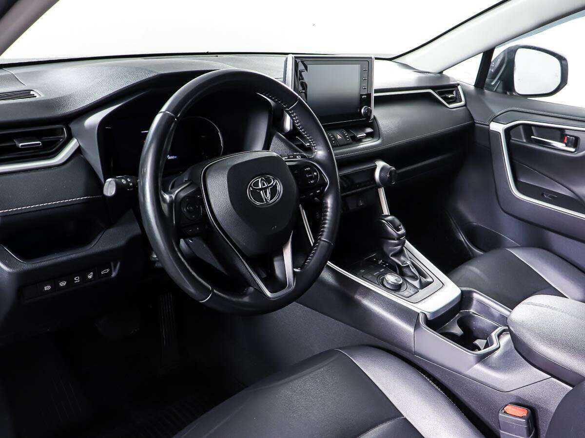 Toyota RAV4 с пробегом — 2021 год. Фото: #12