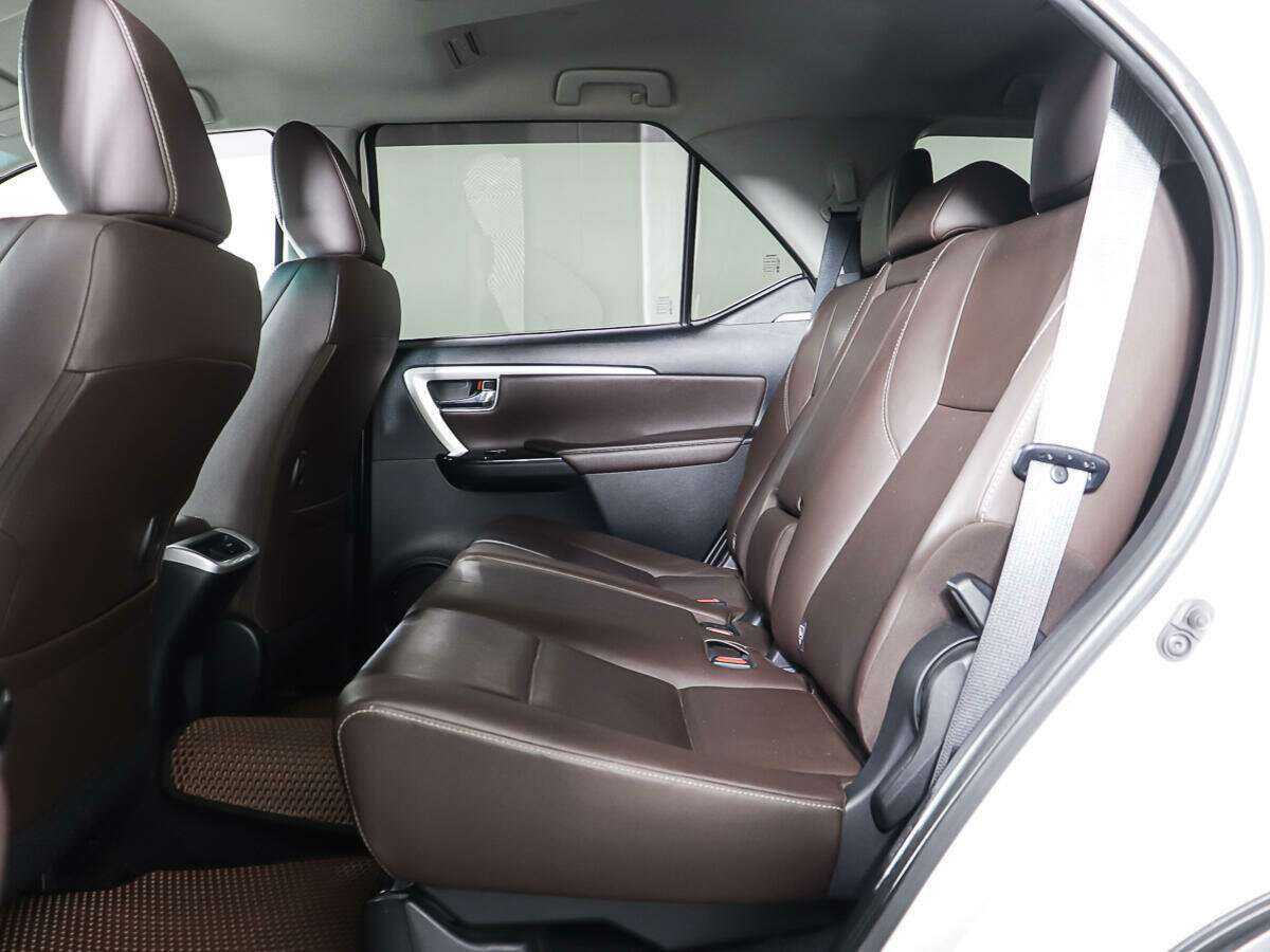 Toyota Fortuner с пробегом — 2017 год. Фото: #9