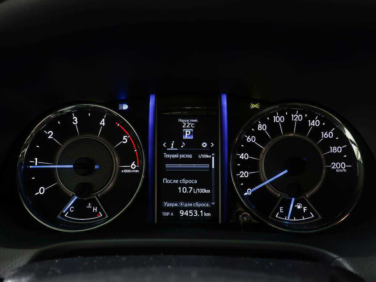 Toyota Fortuner с пробегом — 2017 год. Фото: #12