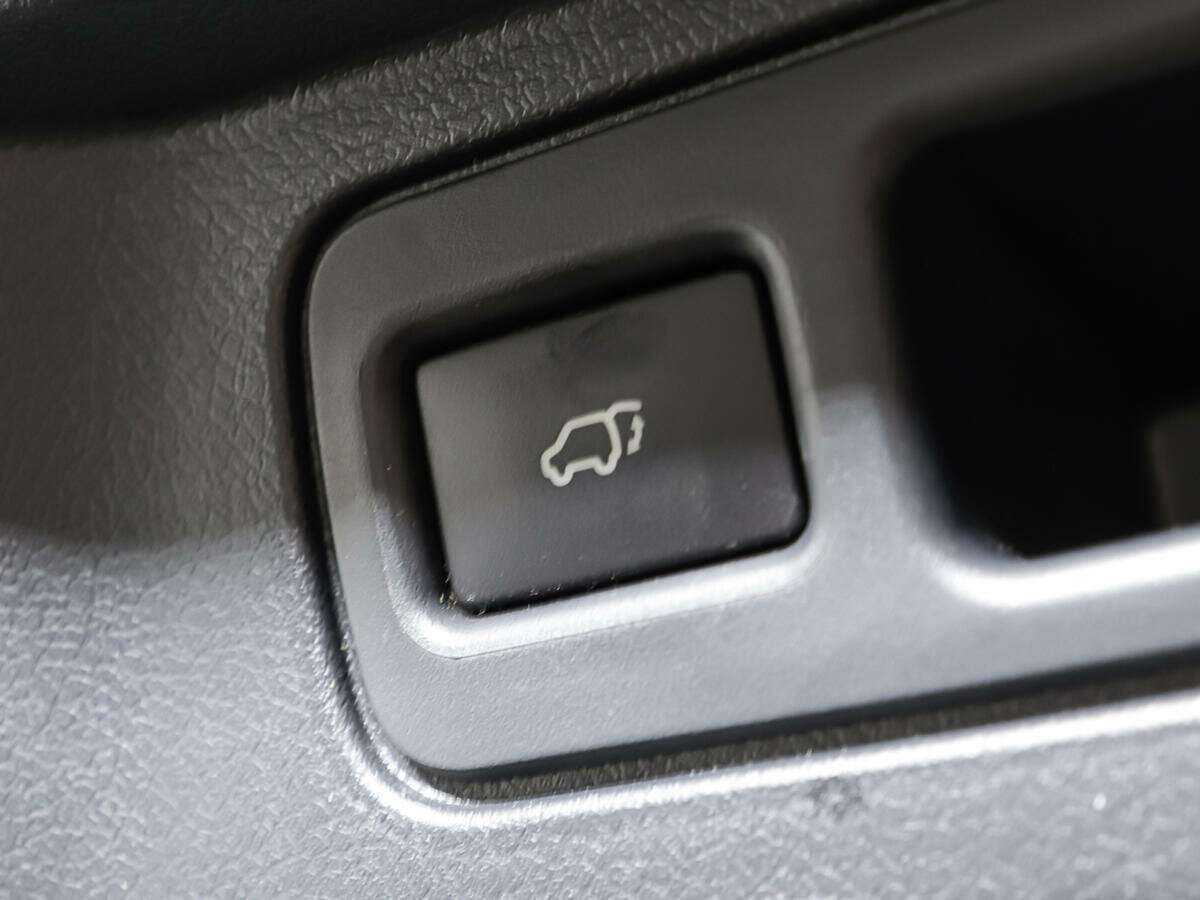 Toyota Fortuner с пробегом — 2017 год. Фото: #15