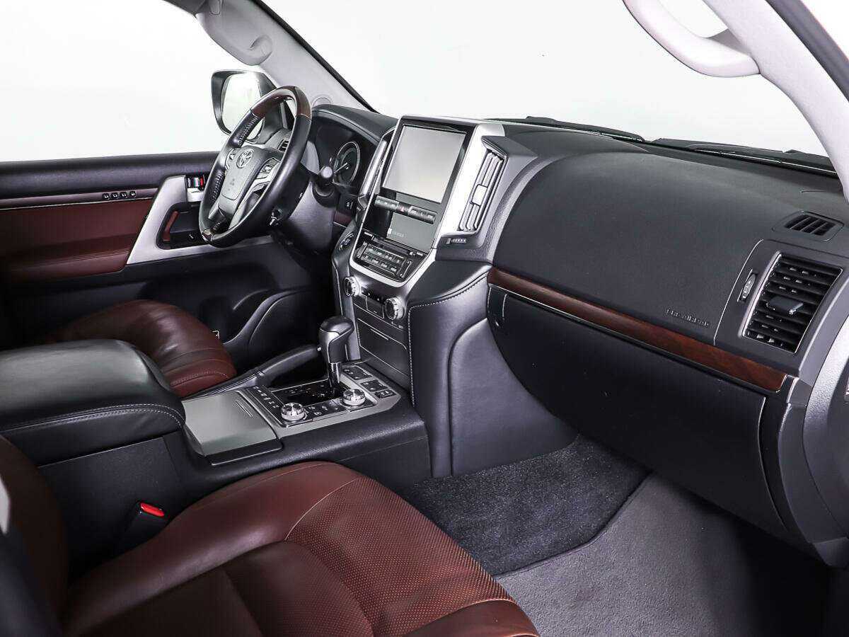 Toyota Land Cruiser с пробегом — 2016 год. Фото: #10