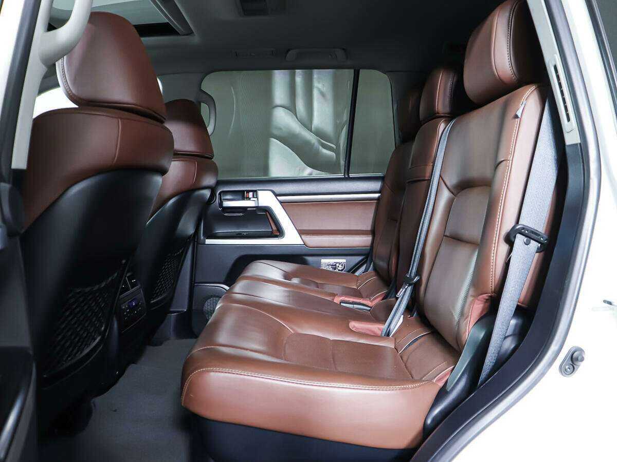 Toyota Land Cruiser с пробегом — 2016 год. Фото: #11