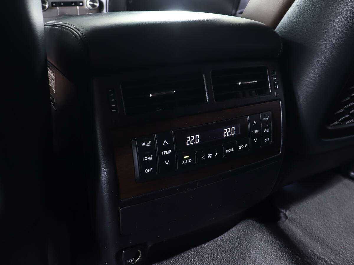 Toyota Land Cruiser с пробегом — 2016 год. Фото: #17