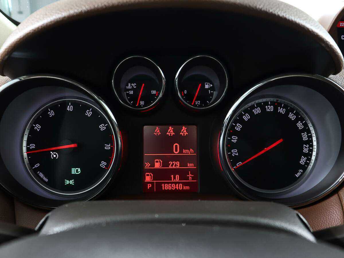 Opel Mokka с пробегом — 2013 год. Фото: #13