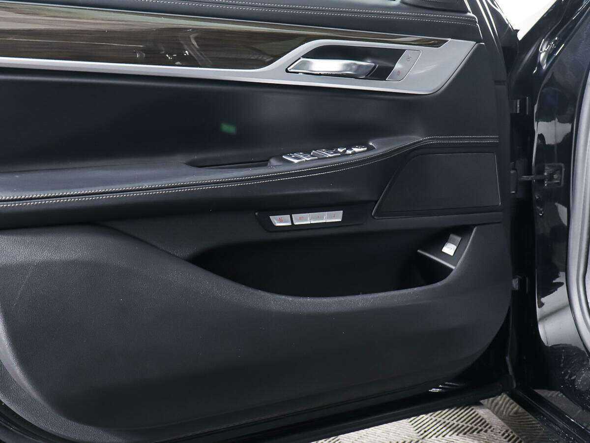 BMW 7 серии с пробегом — 2016 год. Фото: #17