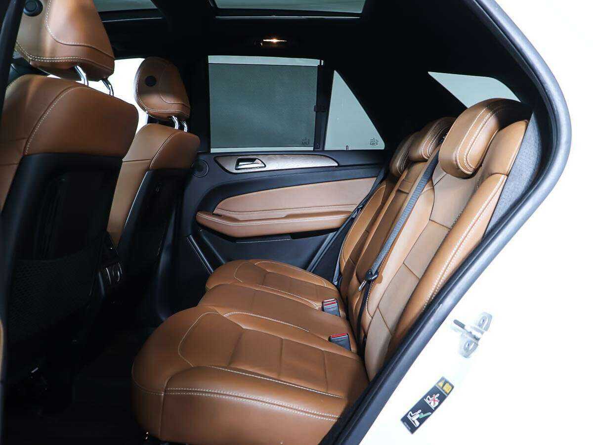 Mercedes-Benz GLE с пробегом — 2015 год. Фото: #9