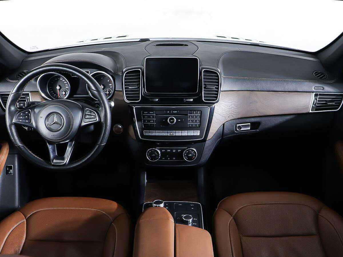 Mercedes-Benz GLE с пробегом — 2015 год. Фото: #10