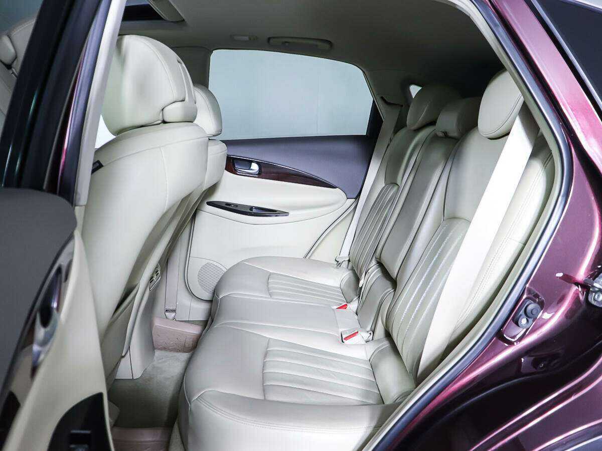 Infiniti QX50 с пробегом — 2014 год. Фото: #9