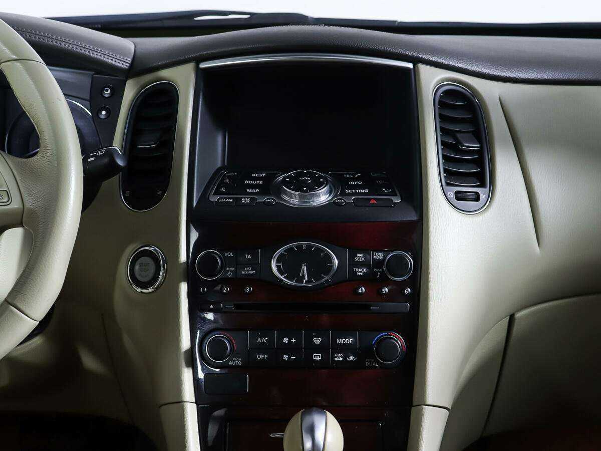 Infiniti QX50 с пробегом — 2014 год. Фото: #11