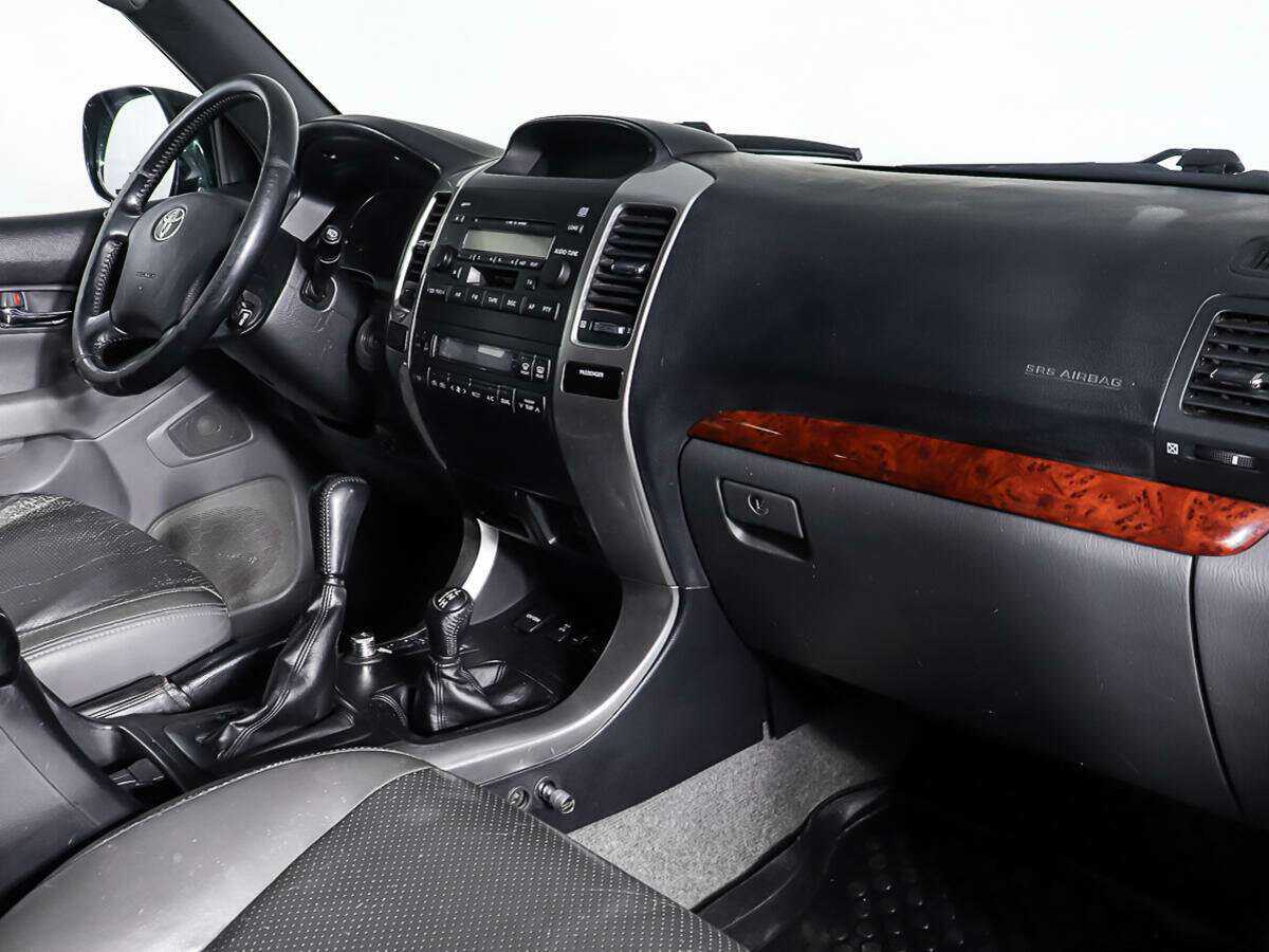 Toyota Land Cruiser Prado с пробегом — 2006 год. Фото: #8