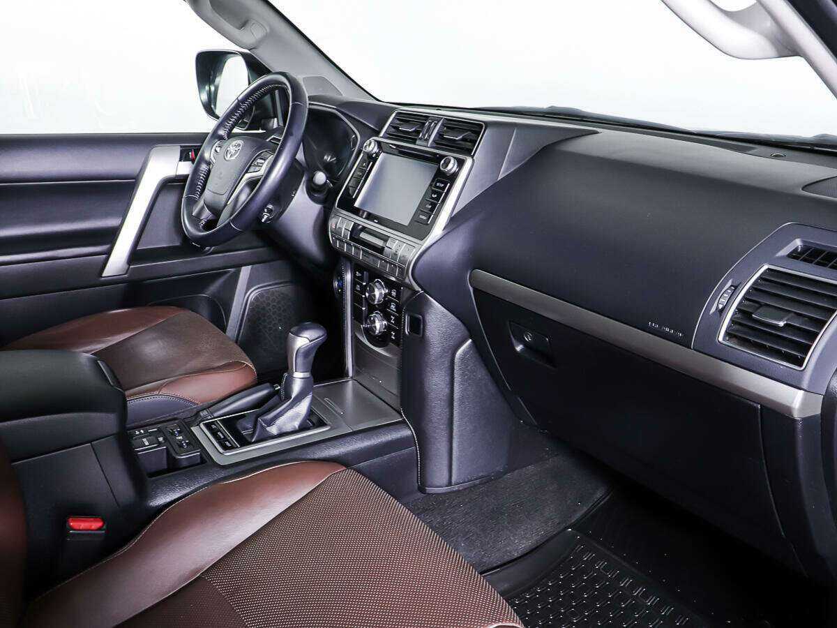 Toyota Land Cruiser Prado с пробегом — 2017 год. Фото: #8