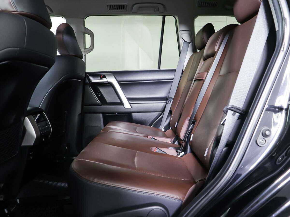 Toyota Land Cruiser Prado с пробегом — 2017 год. Фото: #9